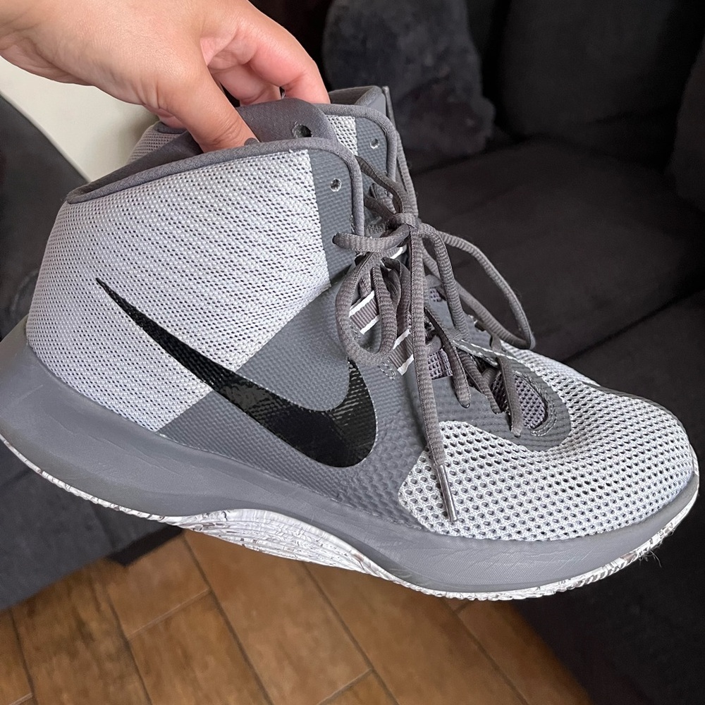 Basketball shoes